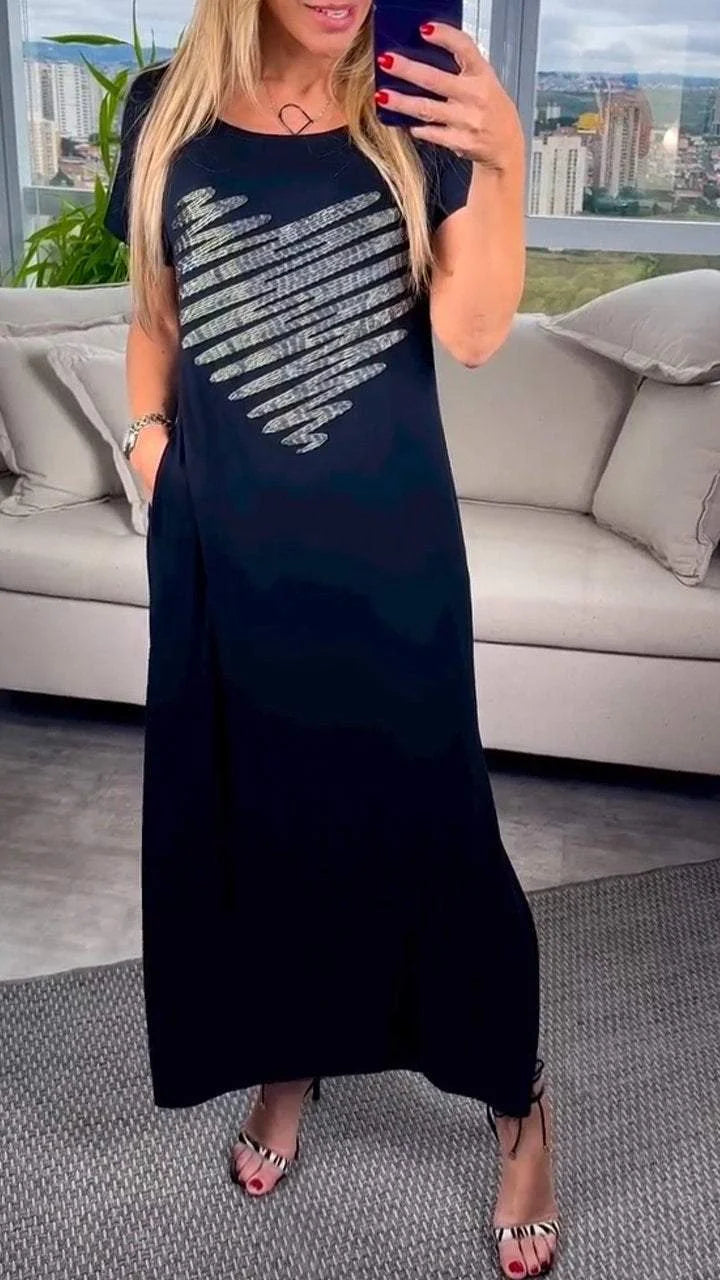 Juoda suknelė su širdele