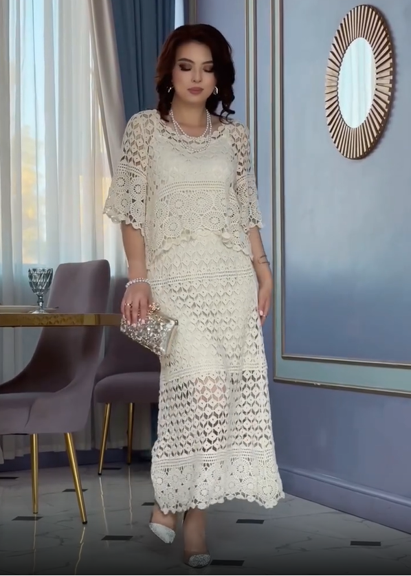 Moteriškas nėriniuotas dviejų dalių kostiumėlis