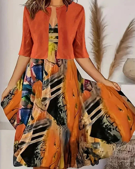 Suknelė be rankovių ir trumpas kardiganas