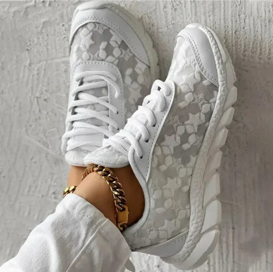 Kvėpuojantys suvarstomi sportbačiai moterims