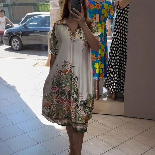 Elegantiška moteriška suknelė trumpomis rankovėmis ir gėlių raštu
