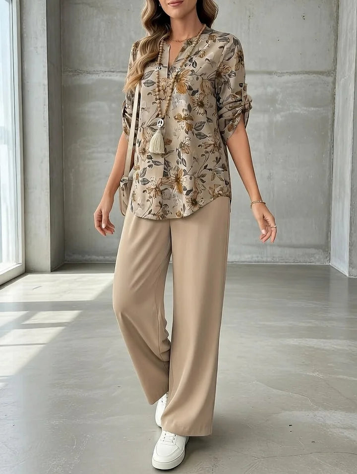 Modernus kostiumėlis moterims