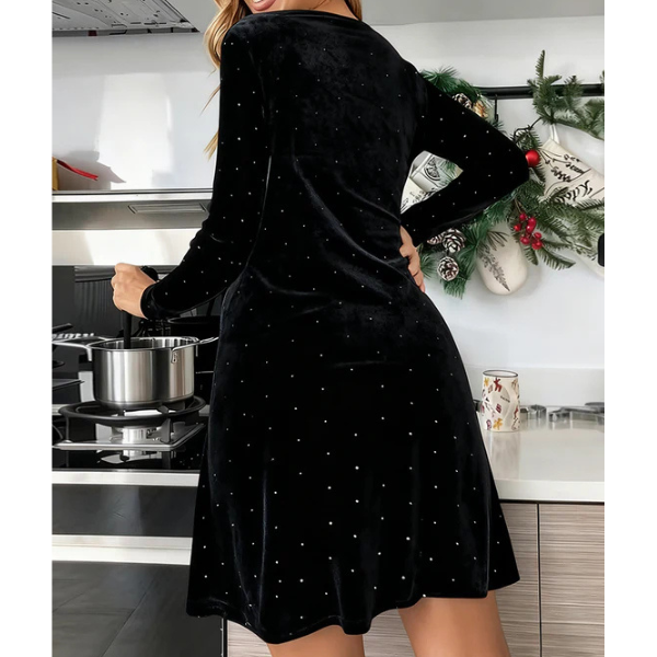 Aksominė elegantiška taškuota suknelė