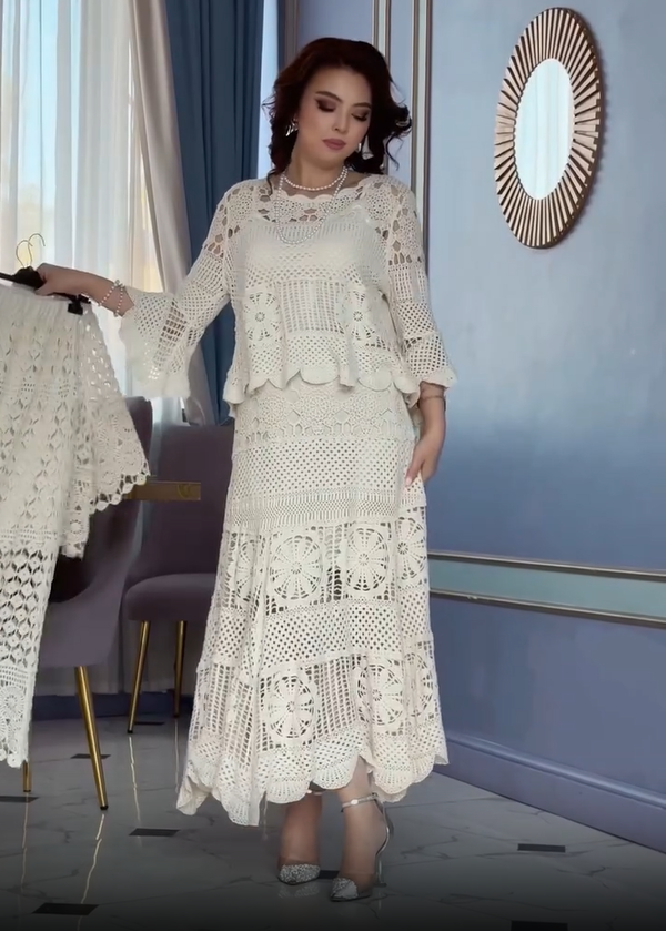 Moteriškas nėriniuotas dviejų dalių kostiumėlis