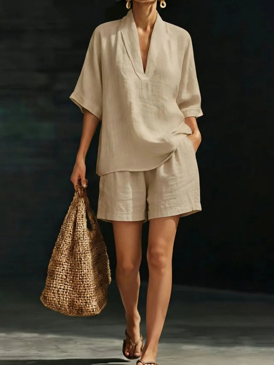 Moteriškas laisvalaikio stiliaus palaidinės ir šortų komplektas