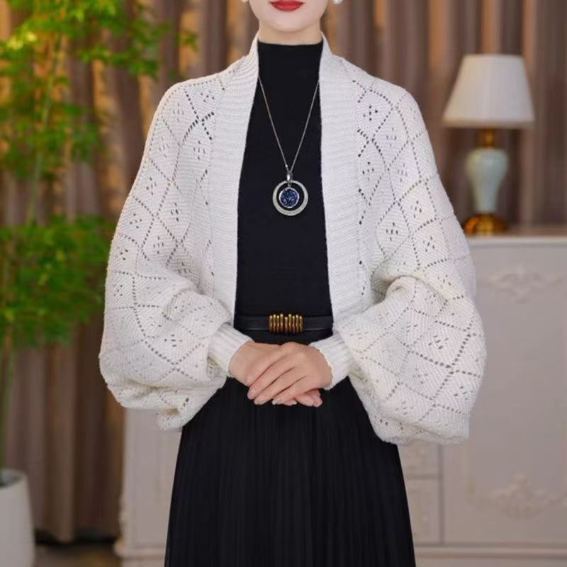 Moteriškas elegantiškas ažūrinio rašto megztas kardiganas