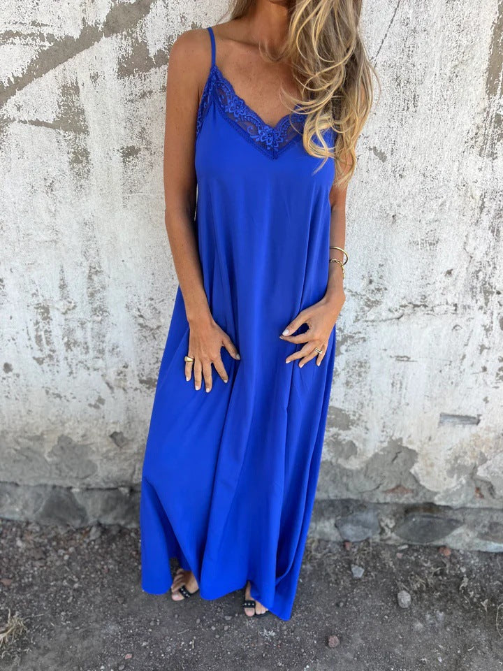 Elegantiška moteriška suknelė su nėriniuota apdaila
