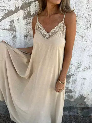 Elegantiška moteriška suknelė su nėriniuota apdaila