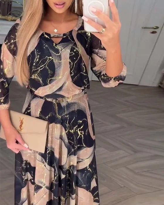 Elegantiška suknelė su trijų ketvirčių rankovėmis