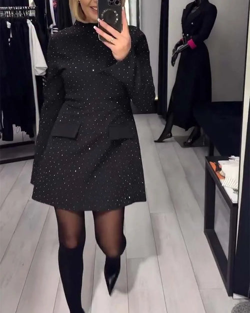 Elegantiška, blizganti moteriška suknelė