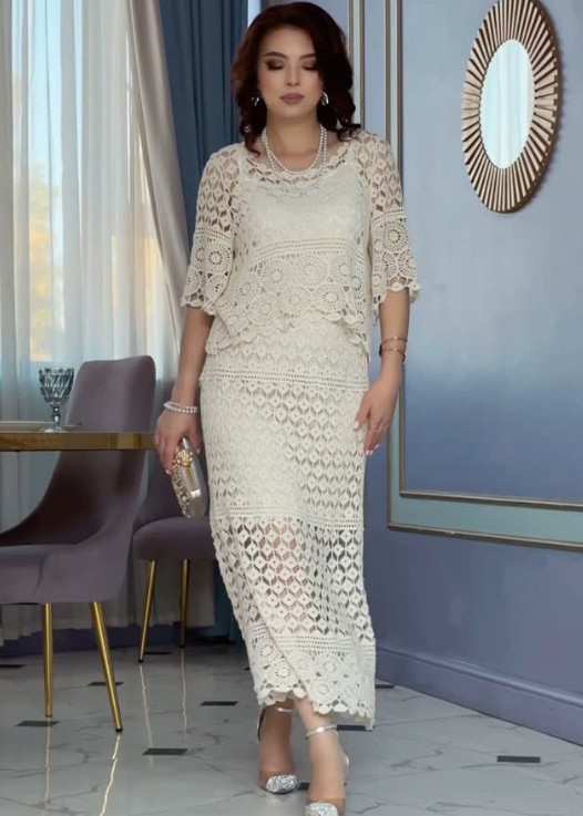 Moteriškas nėriniuotas dviejų dalių kostiumėlis