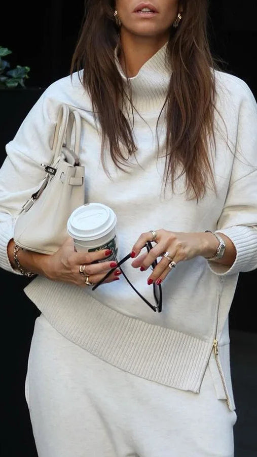 Madingas laisvalaikio komplektas aukštu kaklu