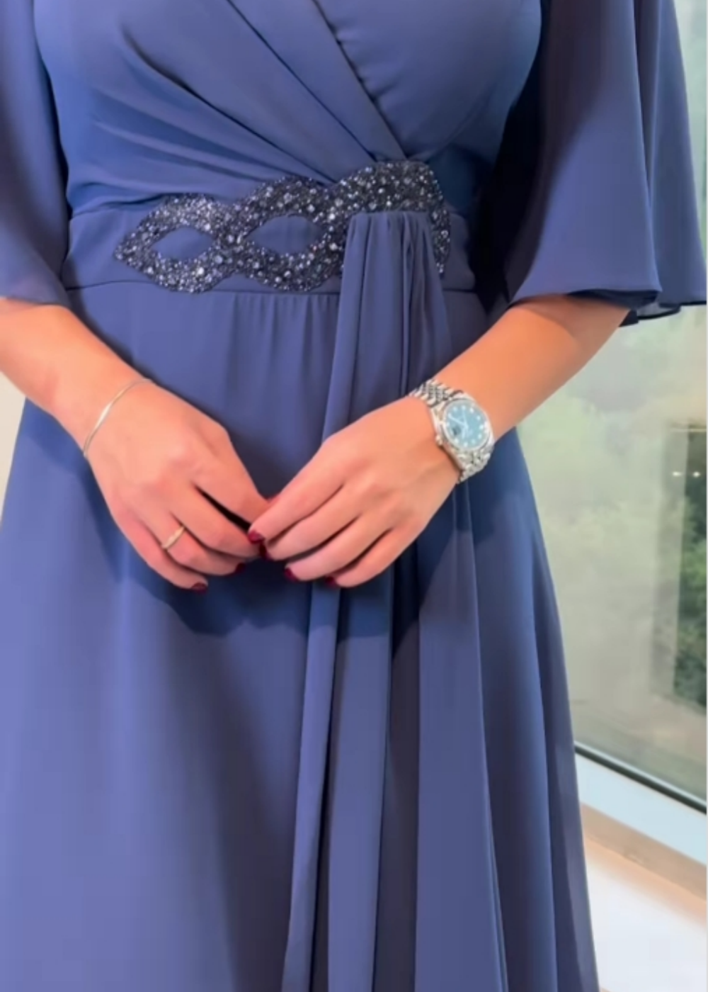 Elegantiška ilga suknelė progoms