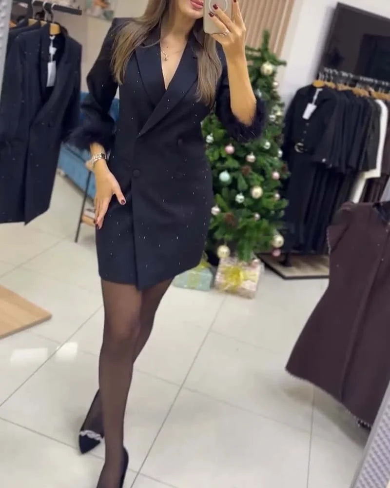 Daili suknelė su plunksnomis