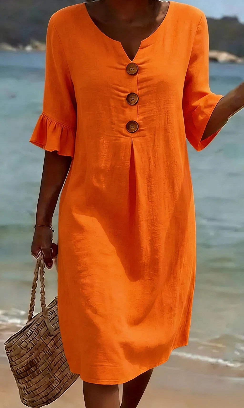 Moteriška suknelė su pūstomis rankovėmis ir sagomis