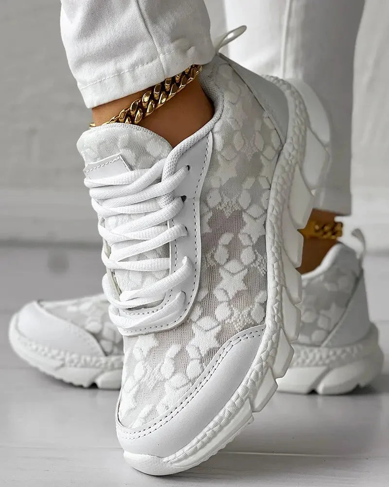 Kvėpuojantys suvarstomi sportbačiai moterims