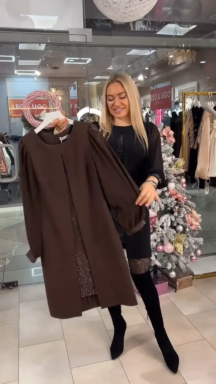Šventinė suknelė su iškirpte ir blizgučiais