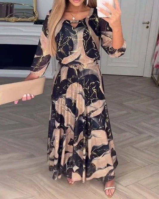 Elegantiška suknelė su trijų ketvirčių rankovėmis