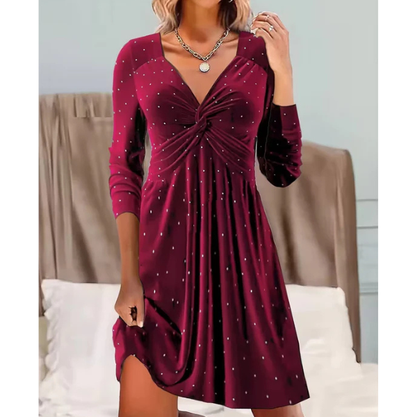 Aksominė elegantiška taškuota suknelė