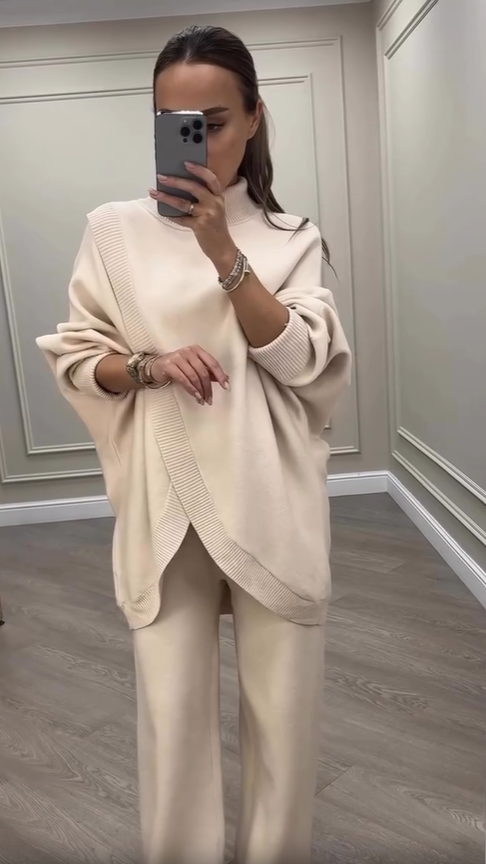 Moteriškas madingas megztas komplektas su aukštu kaklu ir plačiomis kelnėmis