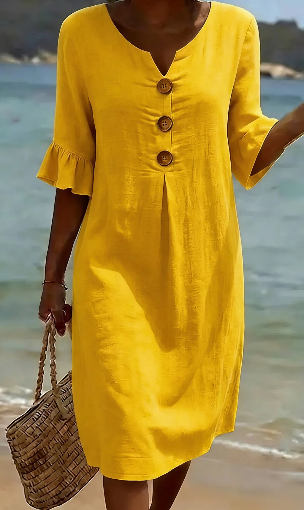 Moteriška suknelė su pūstomis rankovėmis ir sagomis