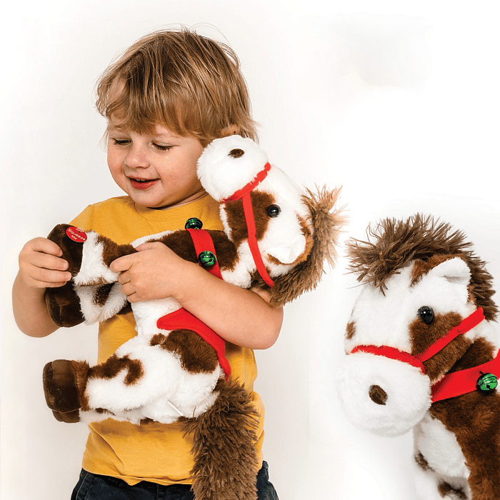 Pliušinis arklys: vaikščiojantis ir grojantis žaislas