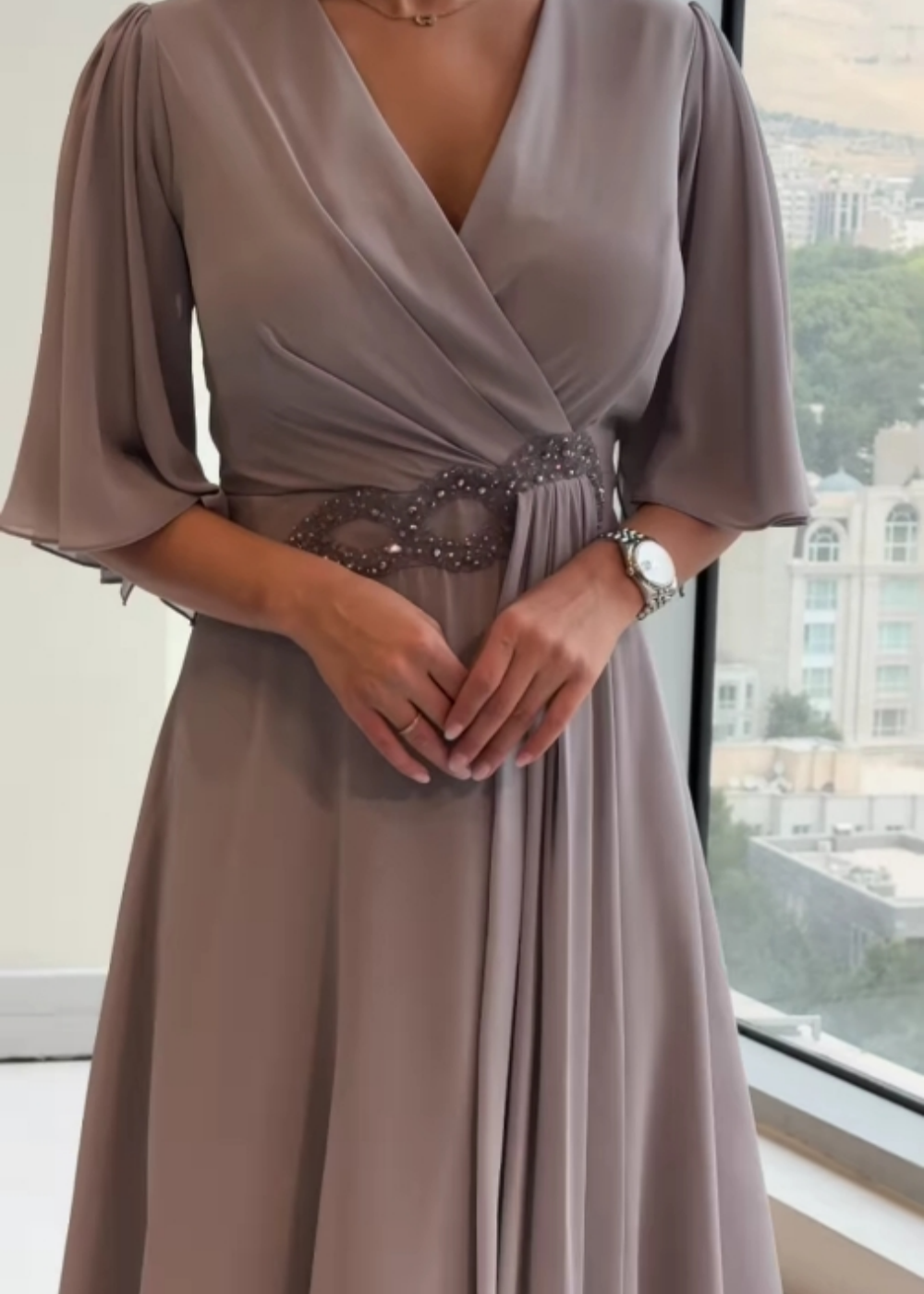 Elegantiška ilga suknelė progoms