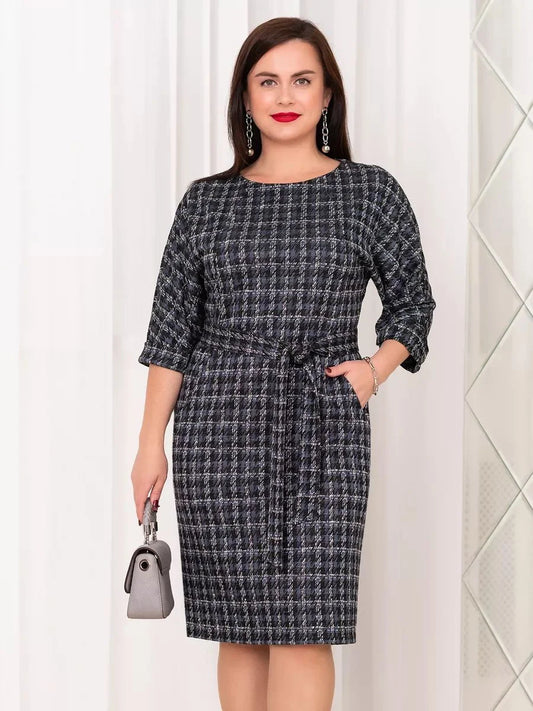 Elegantiška ir žavinga didelių dydžių suknelė