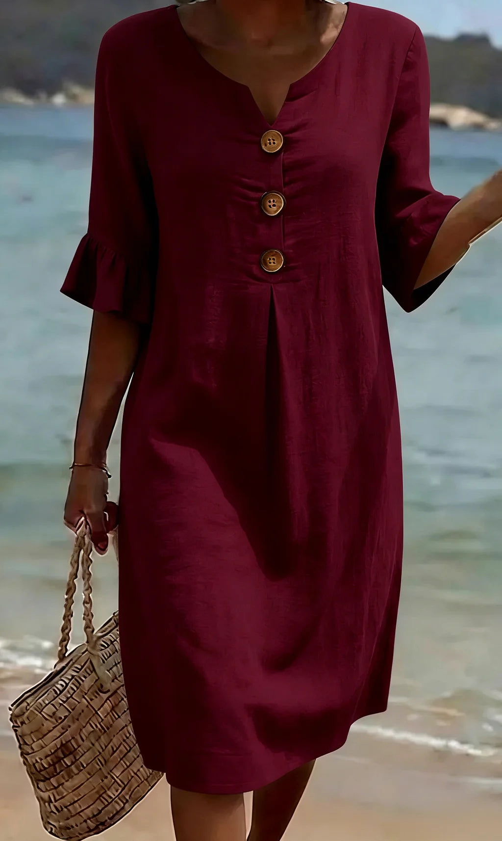 Moteriška suknelė su pūstomis rankovėmis ir sagomis