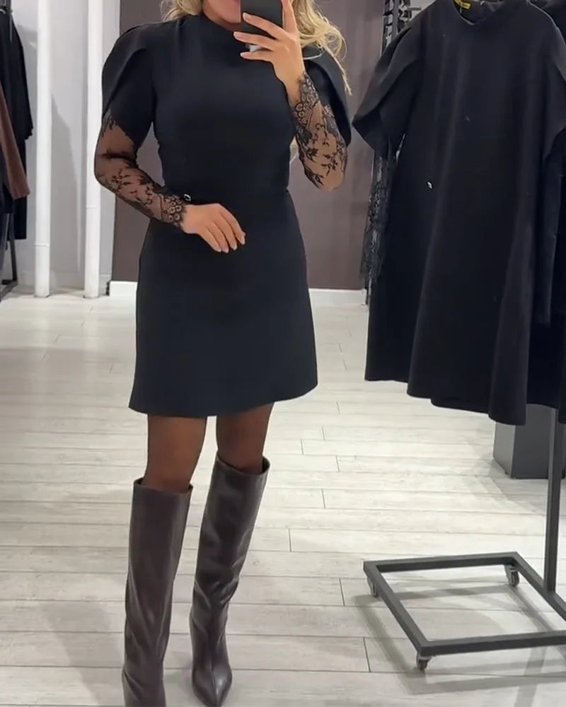 Moteriška elegantiška suknelė su nėriniuotomis rankovėmis