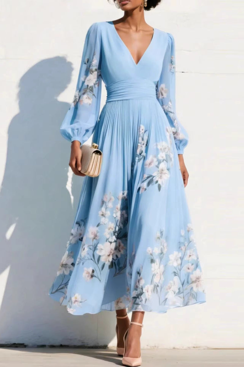 Klostuota suknelė su V formos iškirpte