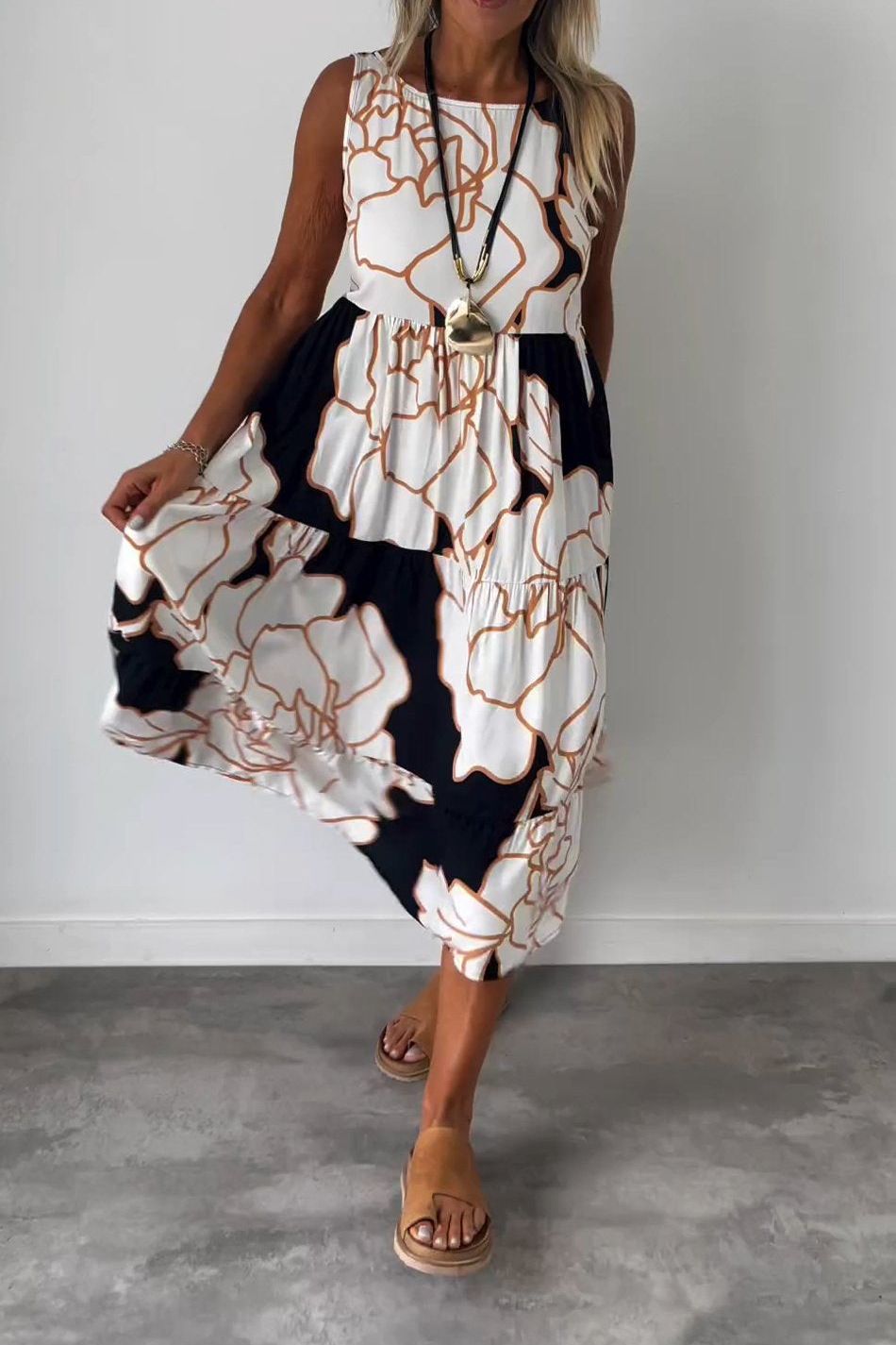 Puošni, gėlėta sunkelė