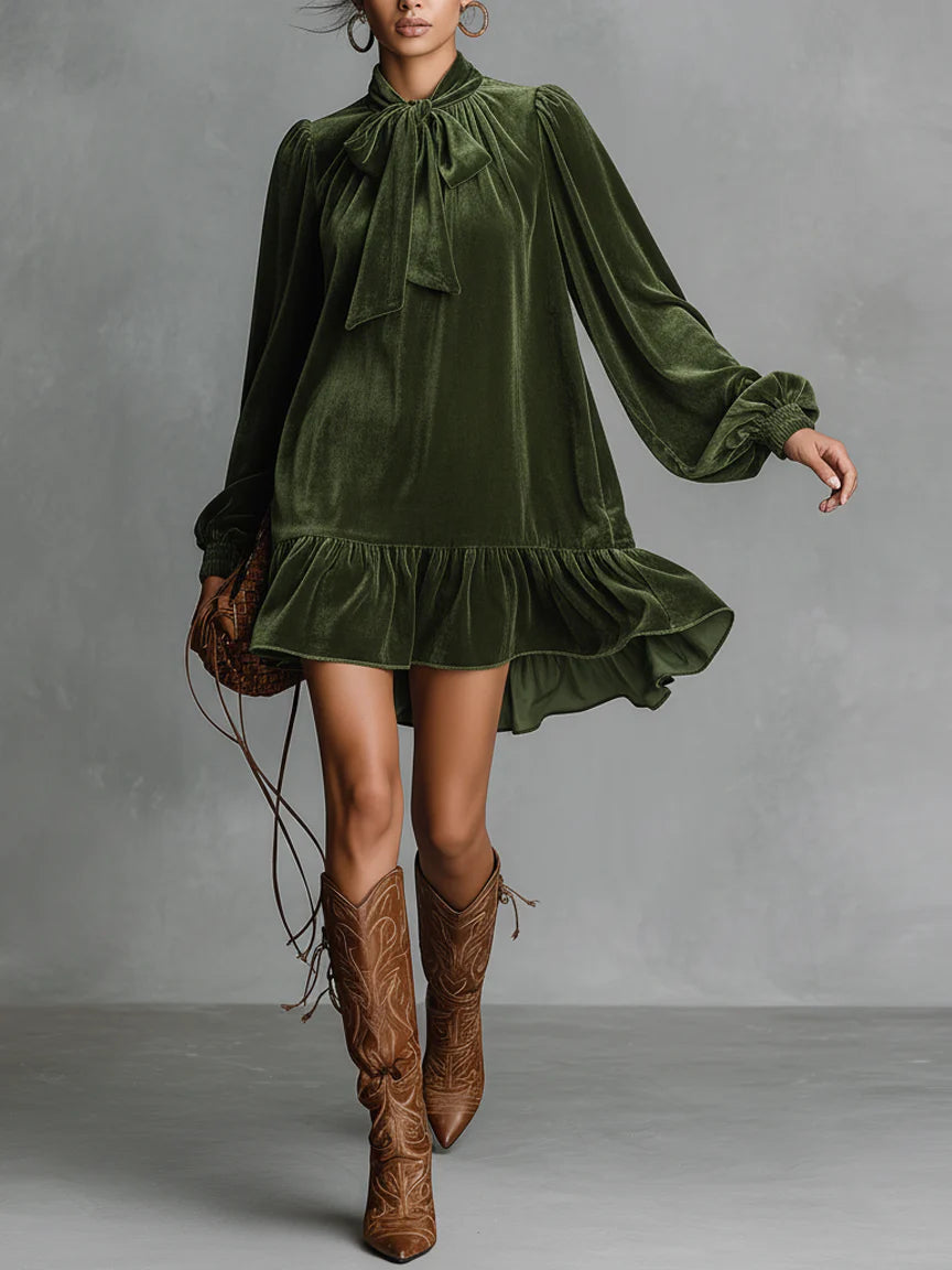 Laisvo kirpimo  suknelė su kaspinu