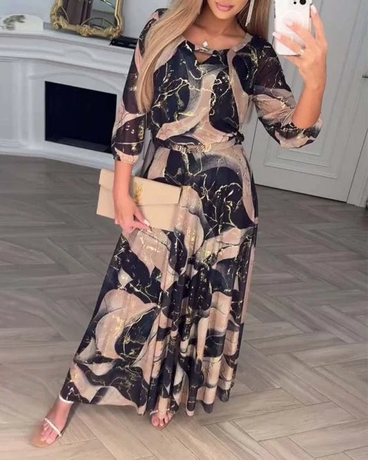Elegantiška suknelė su trijų ketvirčių rankovėmis