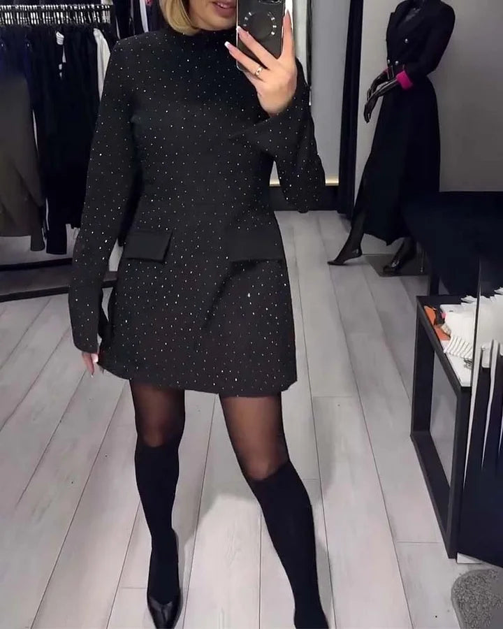 Elegantiška, blizganti moteriška suknelė