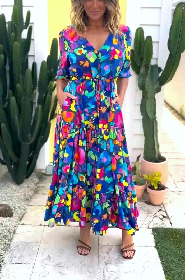 Moteriška gėlių rašto suknelė