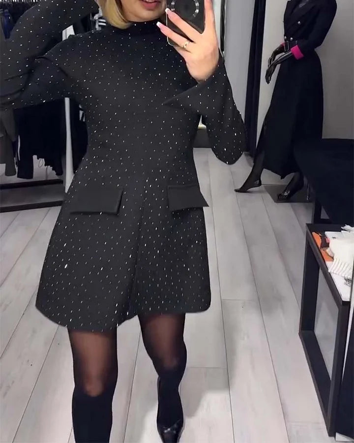 Elegantiška, blizganti moteriška suknelė