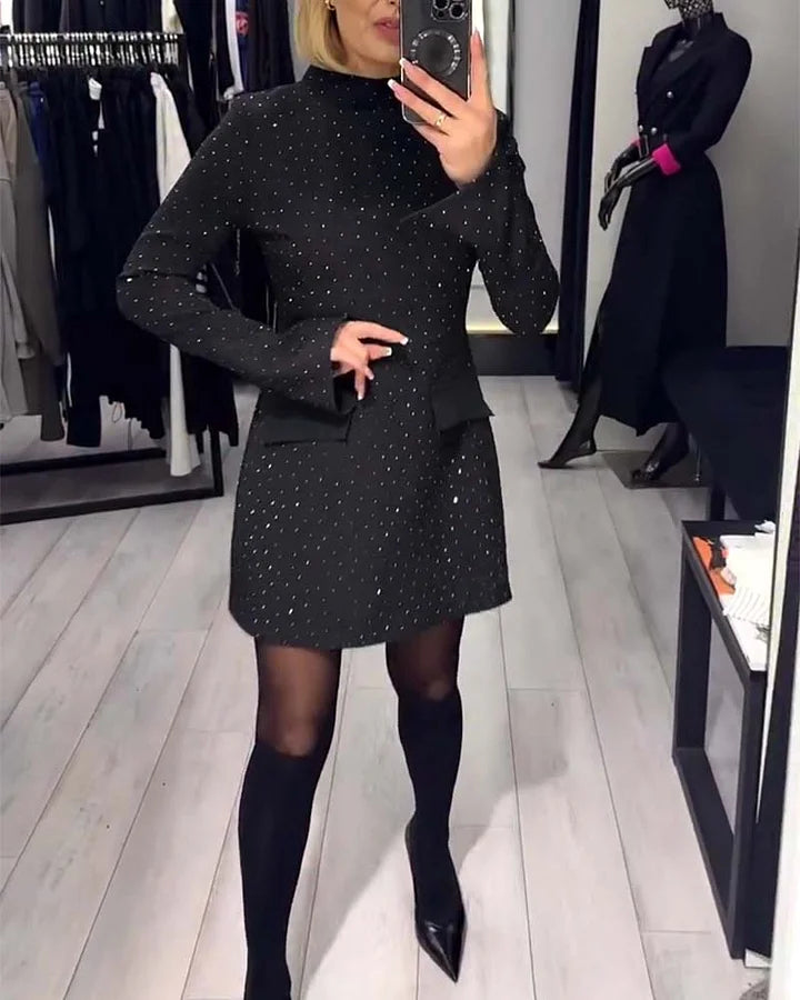Elegantiška, blizganti moteriška suknelė