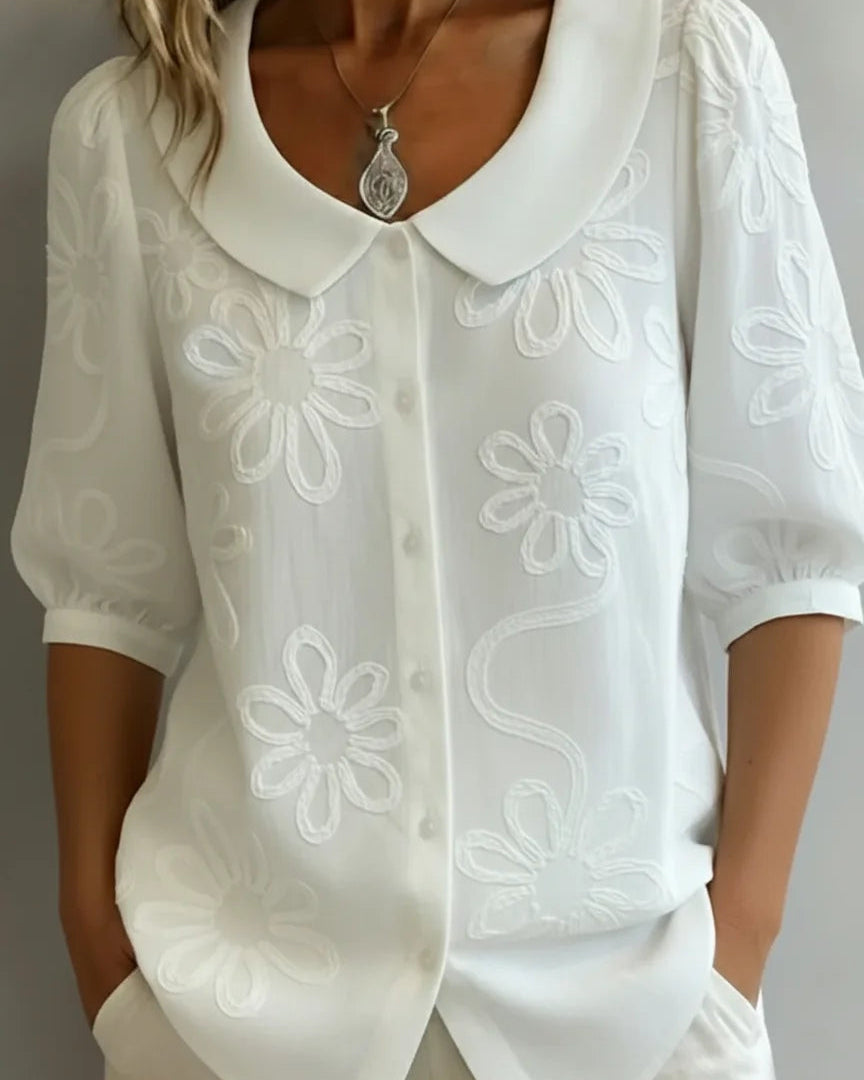 Marškiniai su stačia apykakle ir siuvinėtomis gėlėmis