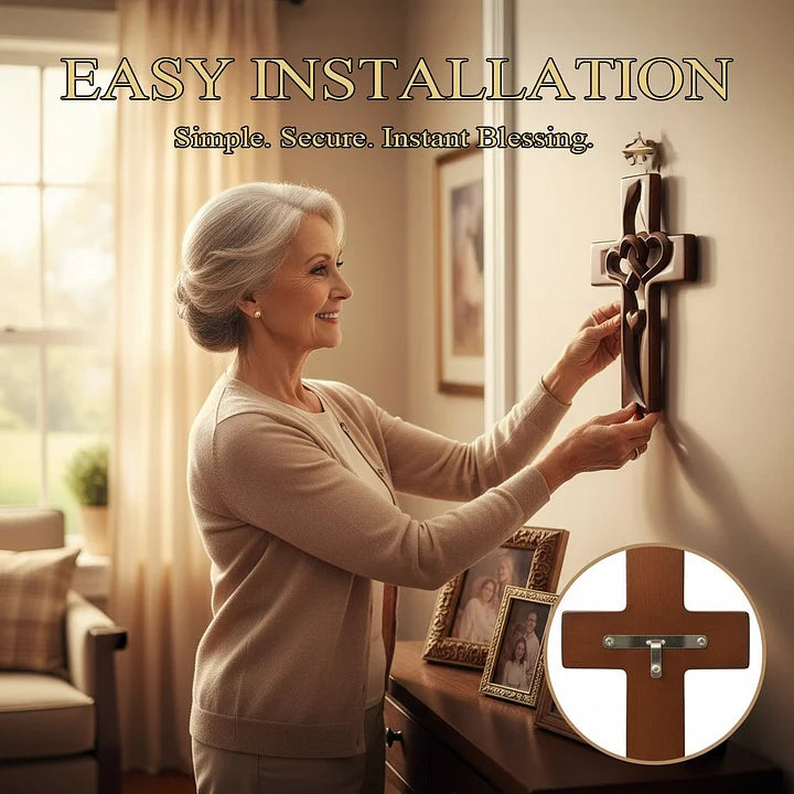 Rankomis raižyta medinė kryžiaus dekoracija