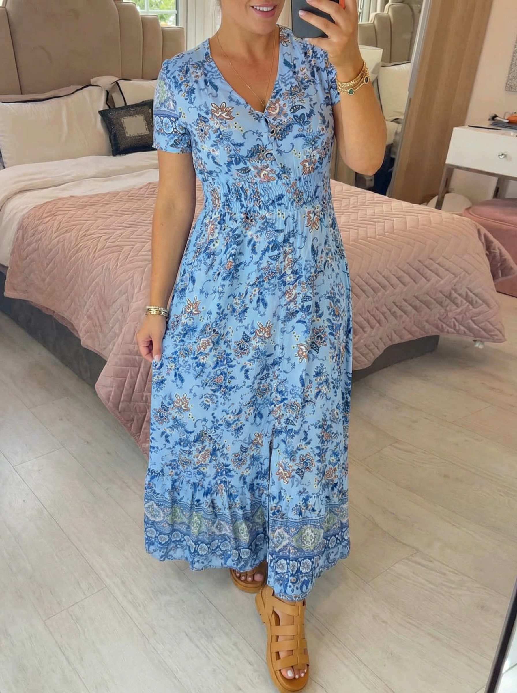 Laisva suknelė su gėlių raštu