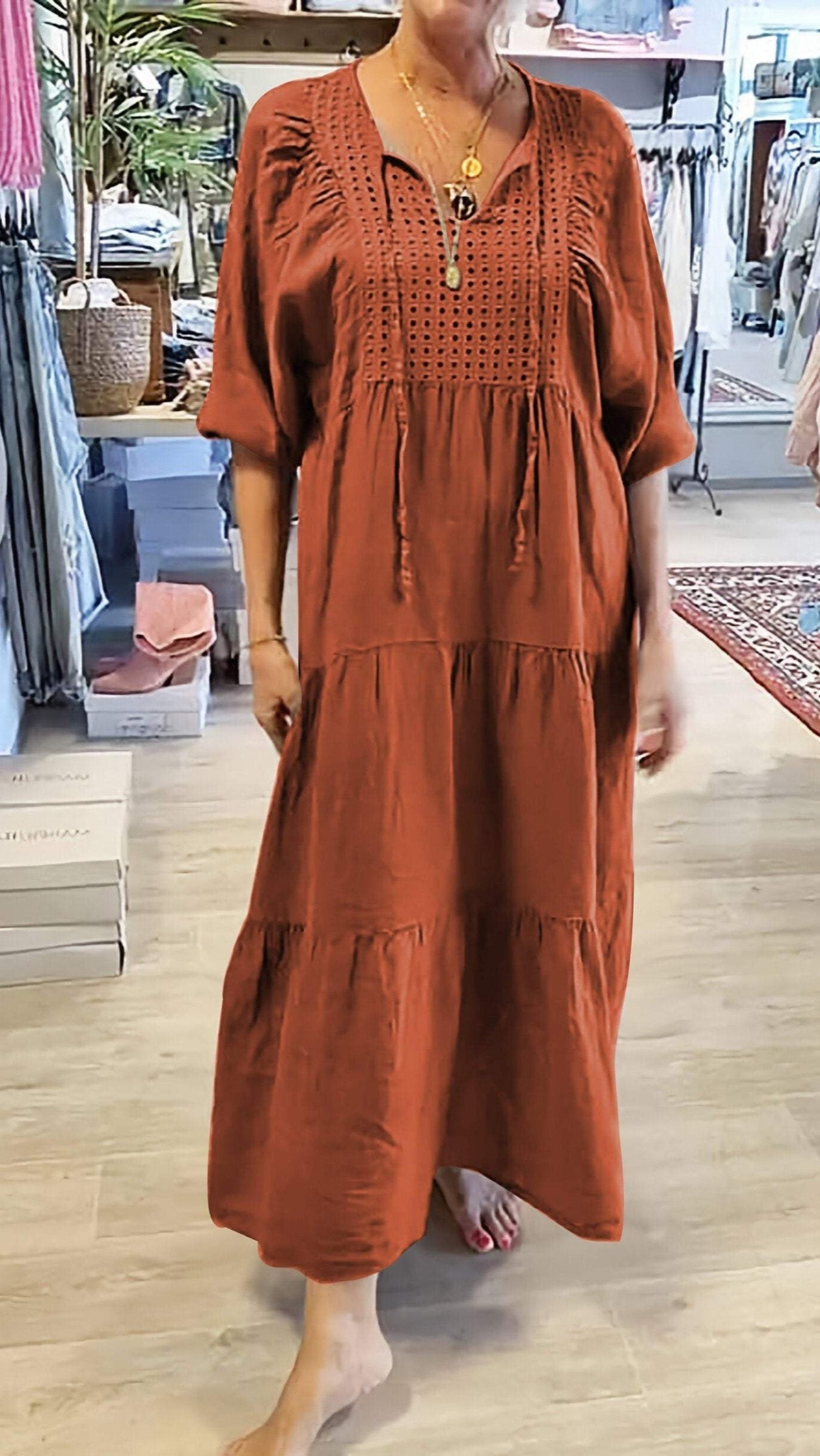 Vienspalvė paprasta suknelė