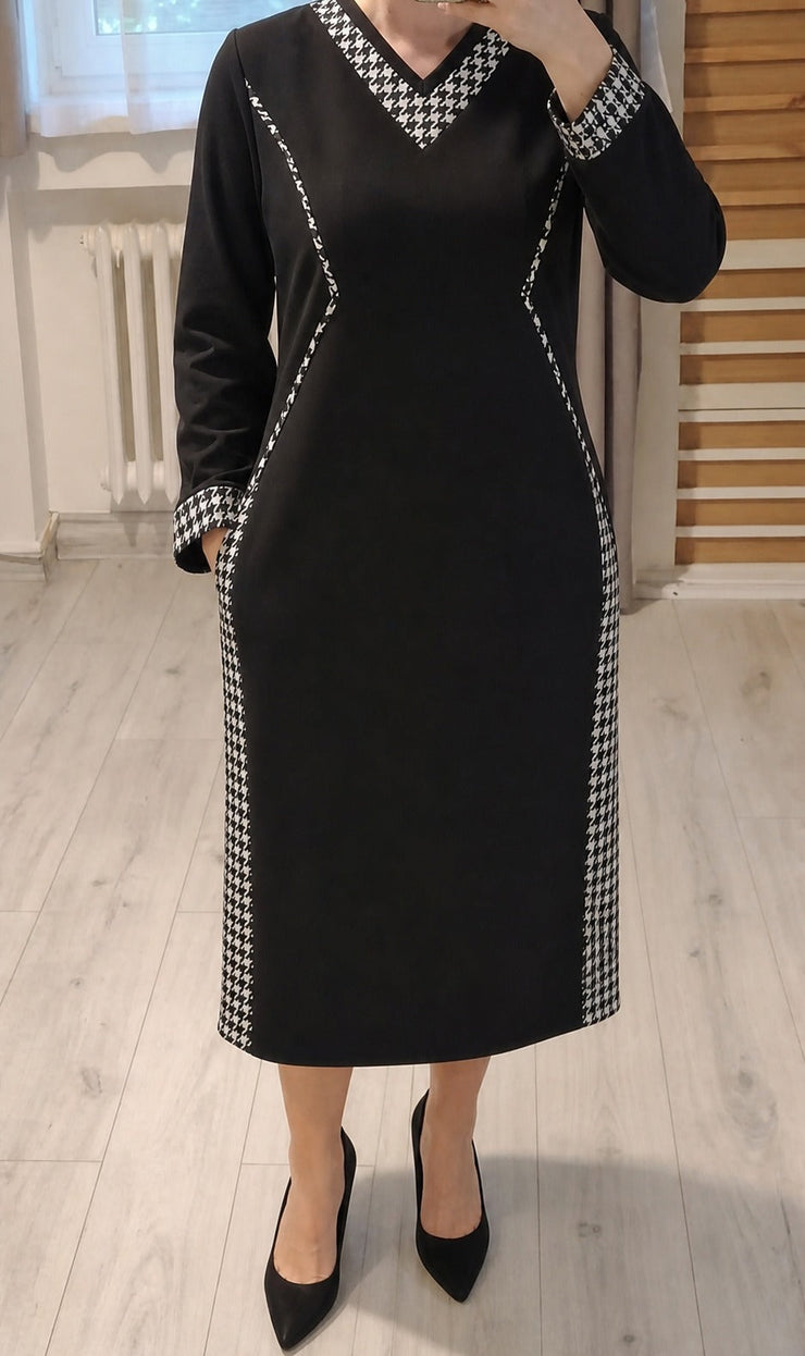Juoda liekninanti suknelė