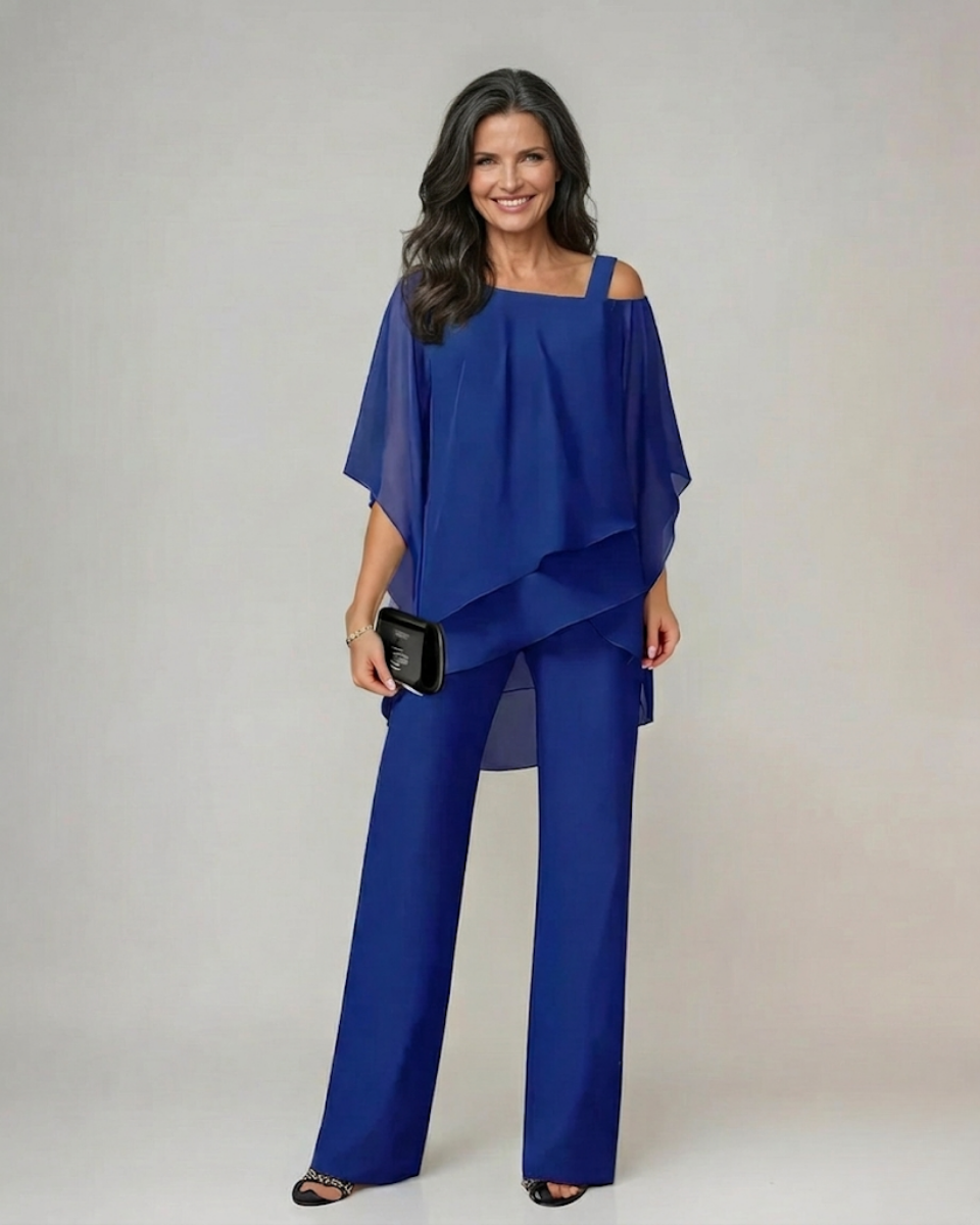 Lengvai krintantis dviejų dalių kostiumėlis