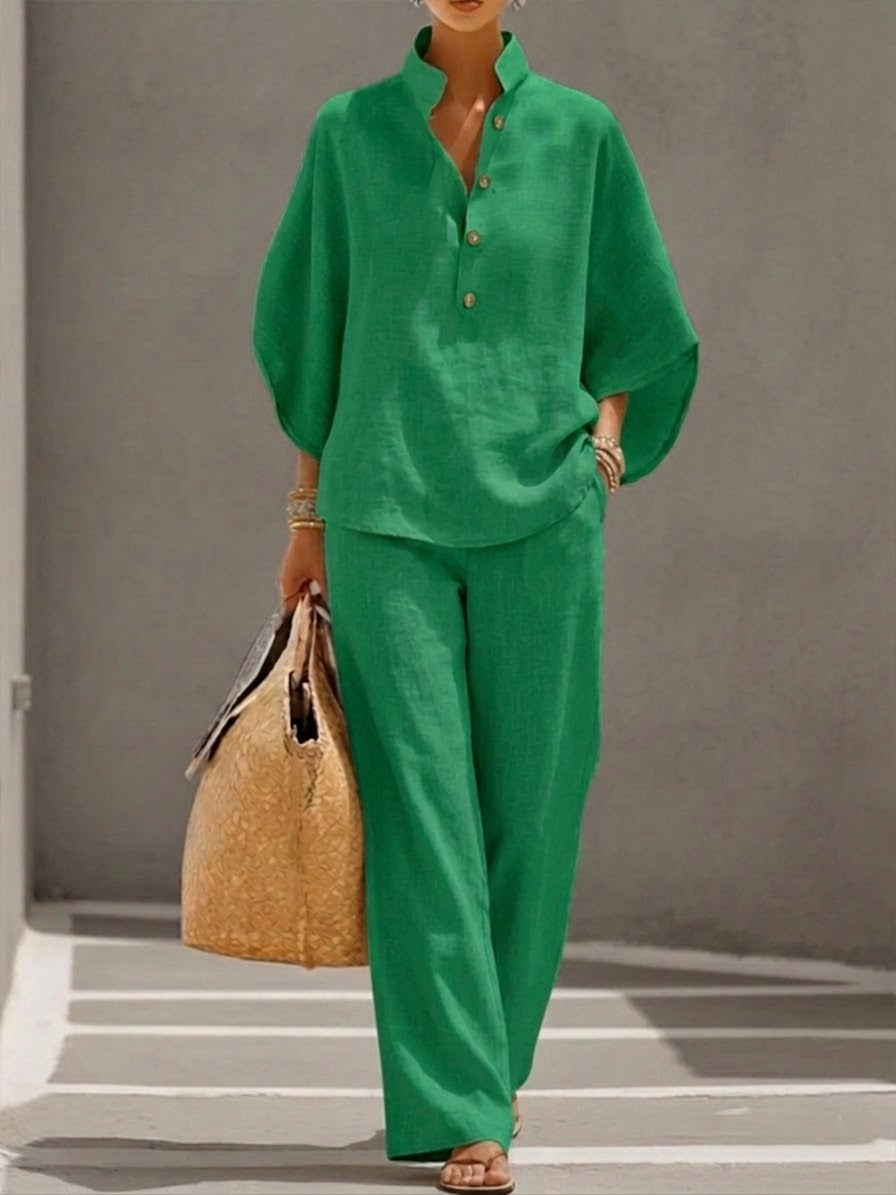 Modernaus dizaino kostiumėlis moterims