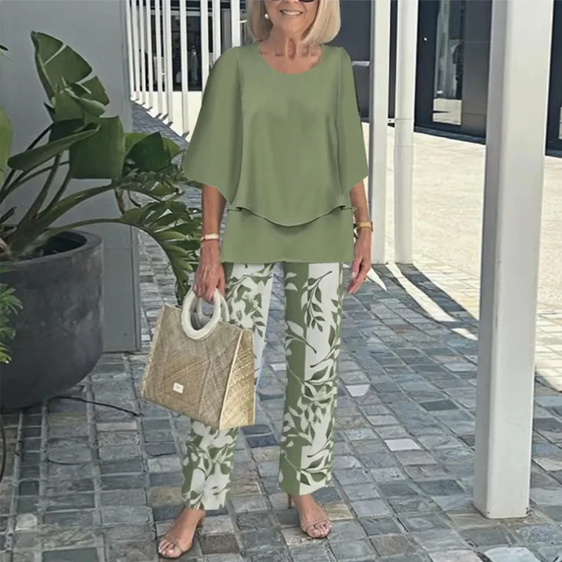 Raštuotų kelnių ir palaidinės komplektas moterims